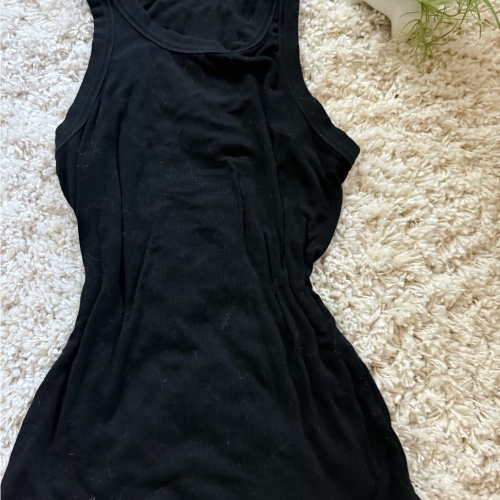 Elegant Black Sleeveless Tank Top - Picture 2 of 4